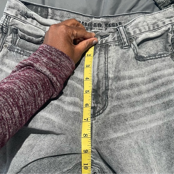American Eagle ripped mom jeans black wash gray denim NWOT size 4R - Picture 11 of 13